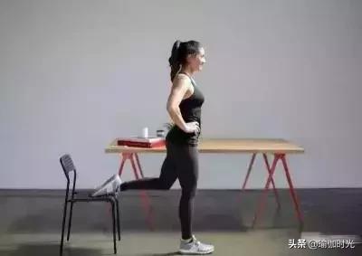 办公室站着练臀瑜伽体式,久坐不动如何瘦屁股