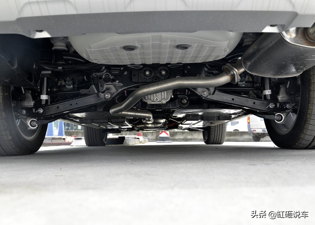 有多少人懂得欣赏它？全系标配真皮方向盘，原装进口还是四驱