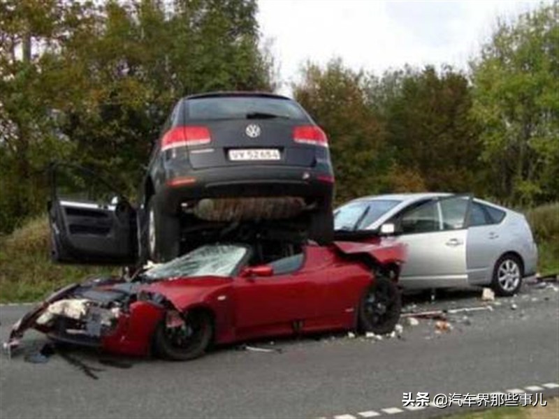 撞了豪车赔不起没钱赔怎么办,豪车被撞对方不赔车损怎么办