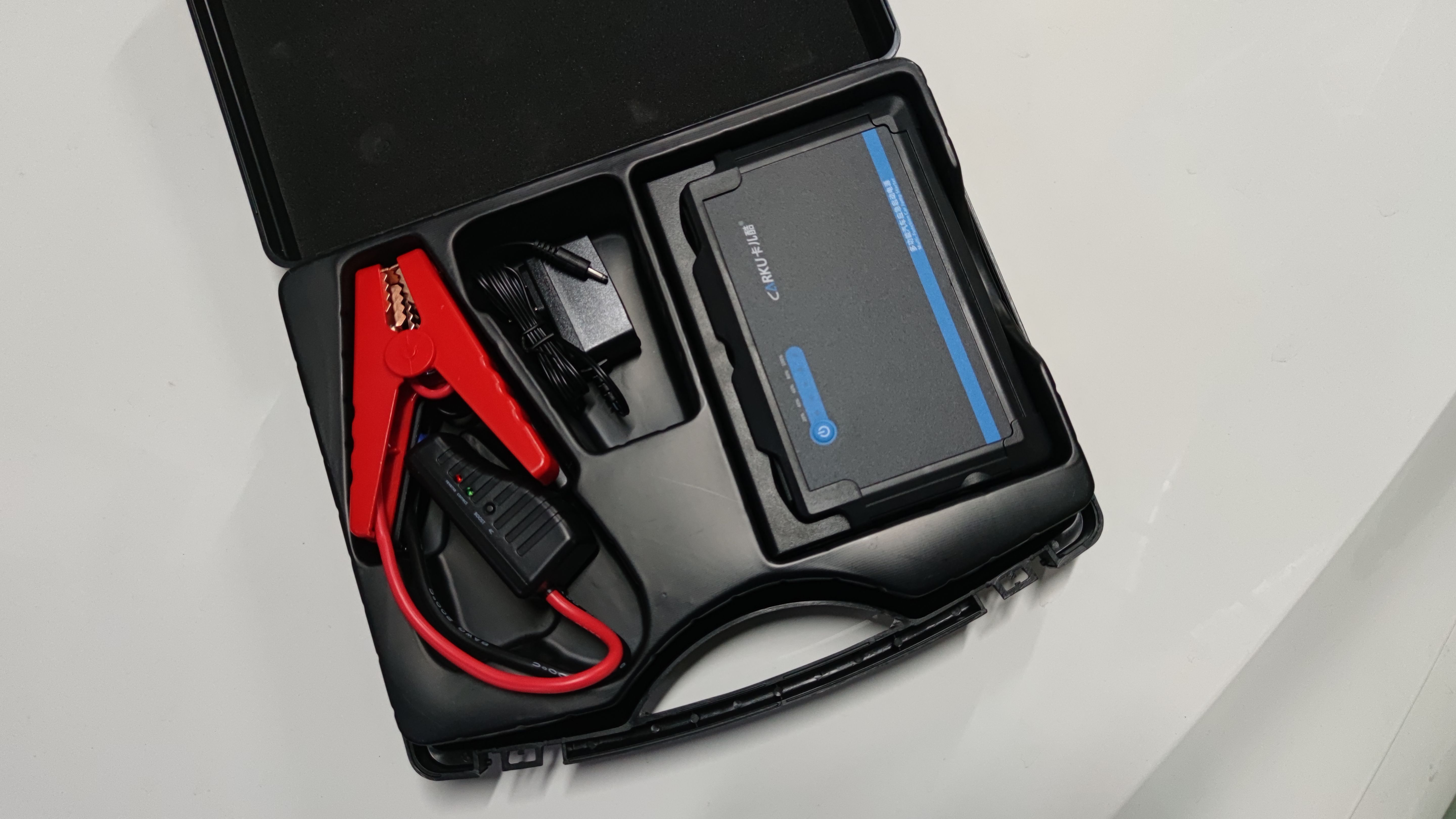 车辆意外熄火如何快速解决？卡儿酷DW2000启动电源来帮你