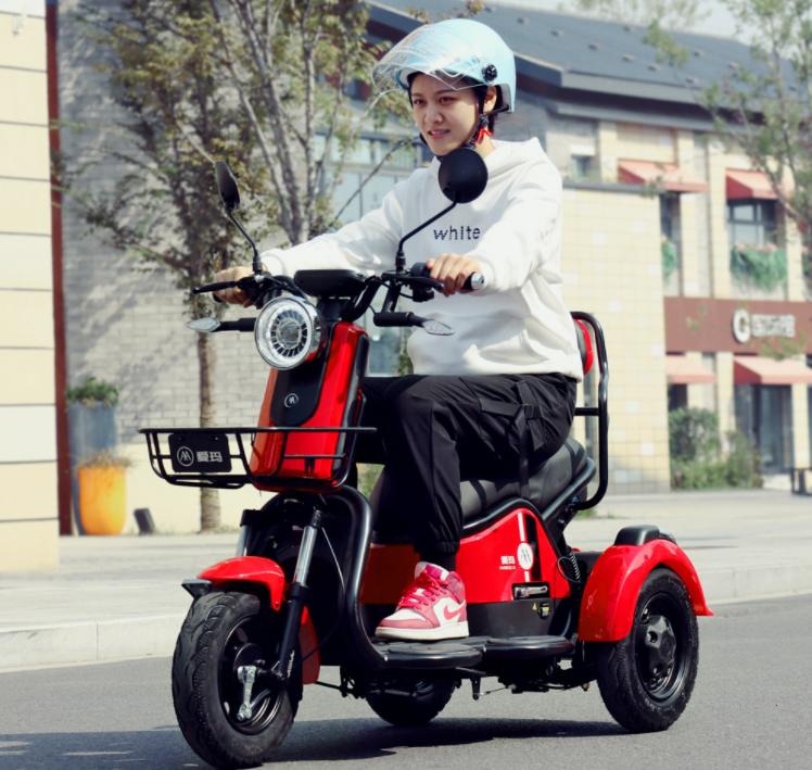 方向盘式半封闭电动三轮车可上牌,可上牌全封闭电动三轮车推荐