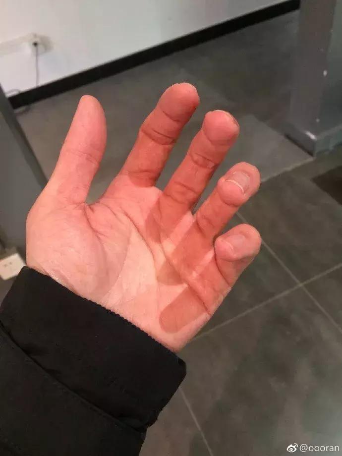 外卖小哥无所不能画画,外卖小哥手绘火了