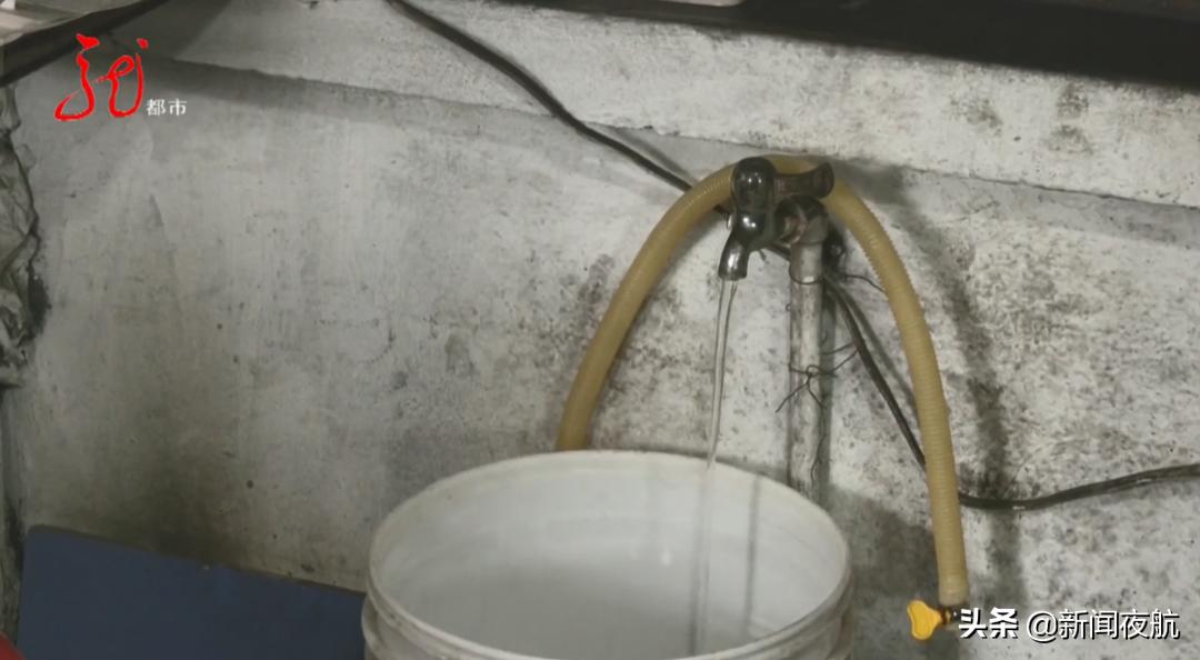 仓买生意看似“火爆”,居民来了却排长队不买东西