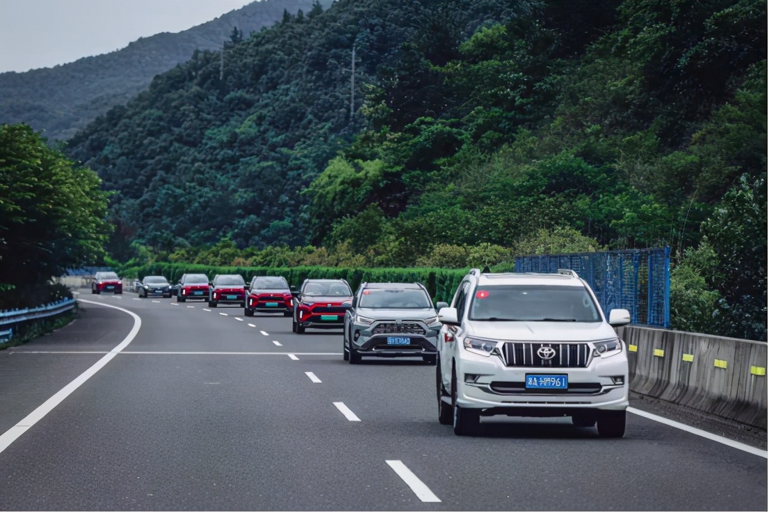 丰田双擎混动最新款,千里长测