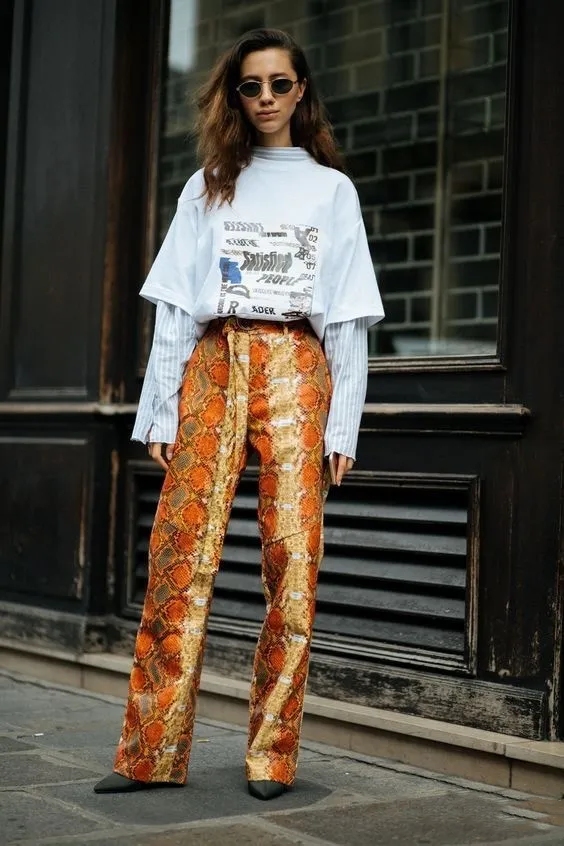 白t恤太显黑怎么搭配,白色t恤显得人胖应该穿什么好看