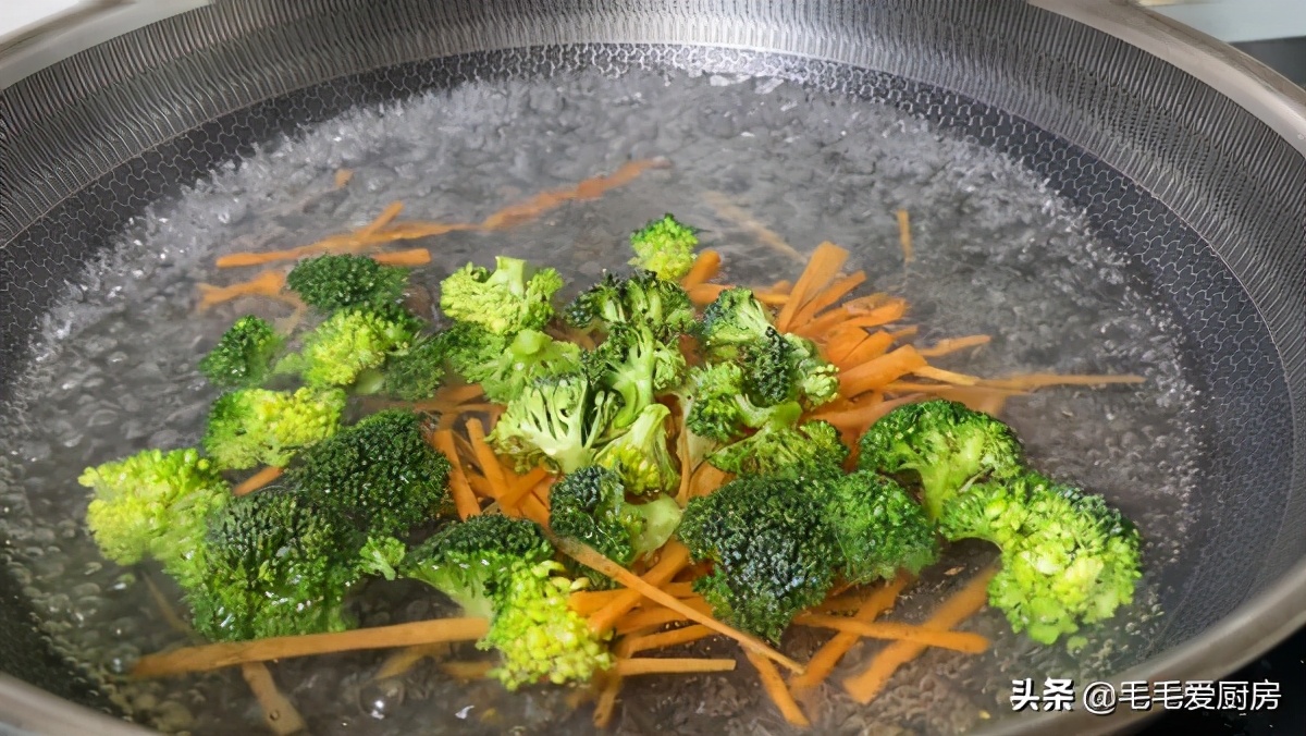 猪皮冻不去掉肥肉直接做可以吗,猪皮冻不放凝胶能做吗