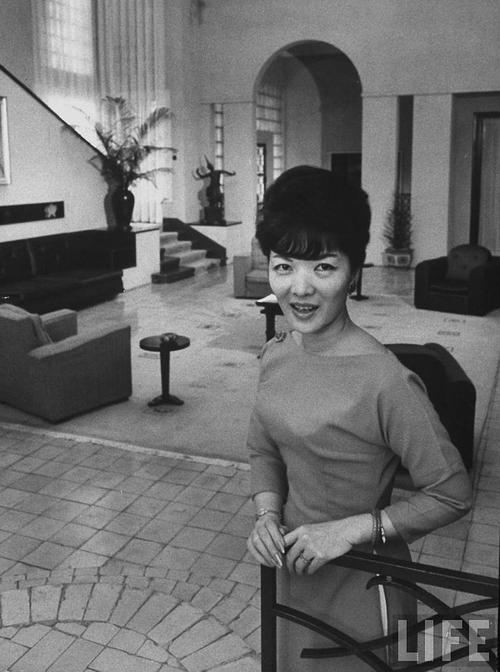 越南第一夫人陈丽春:蛇蝎女,因傲慢引起兵变,几乎全家被杀