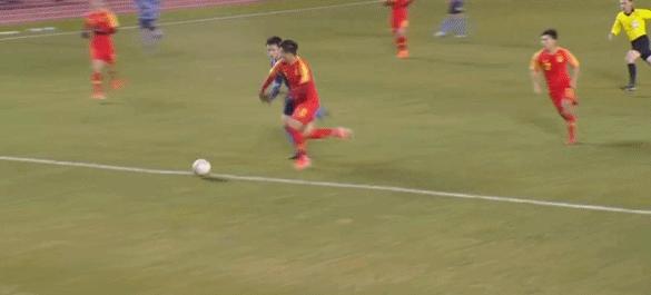 国足完败日本,国足0-3不敌韩国3个进球瞬间