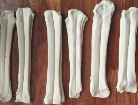 炸蓬松酥脆油条到底加不加酵母,炸油条用酵母粉后放碱还是小苏打