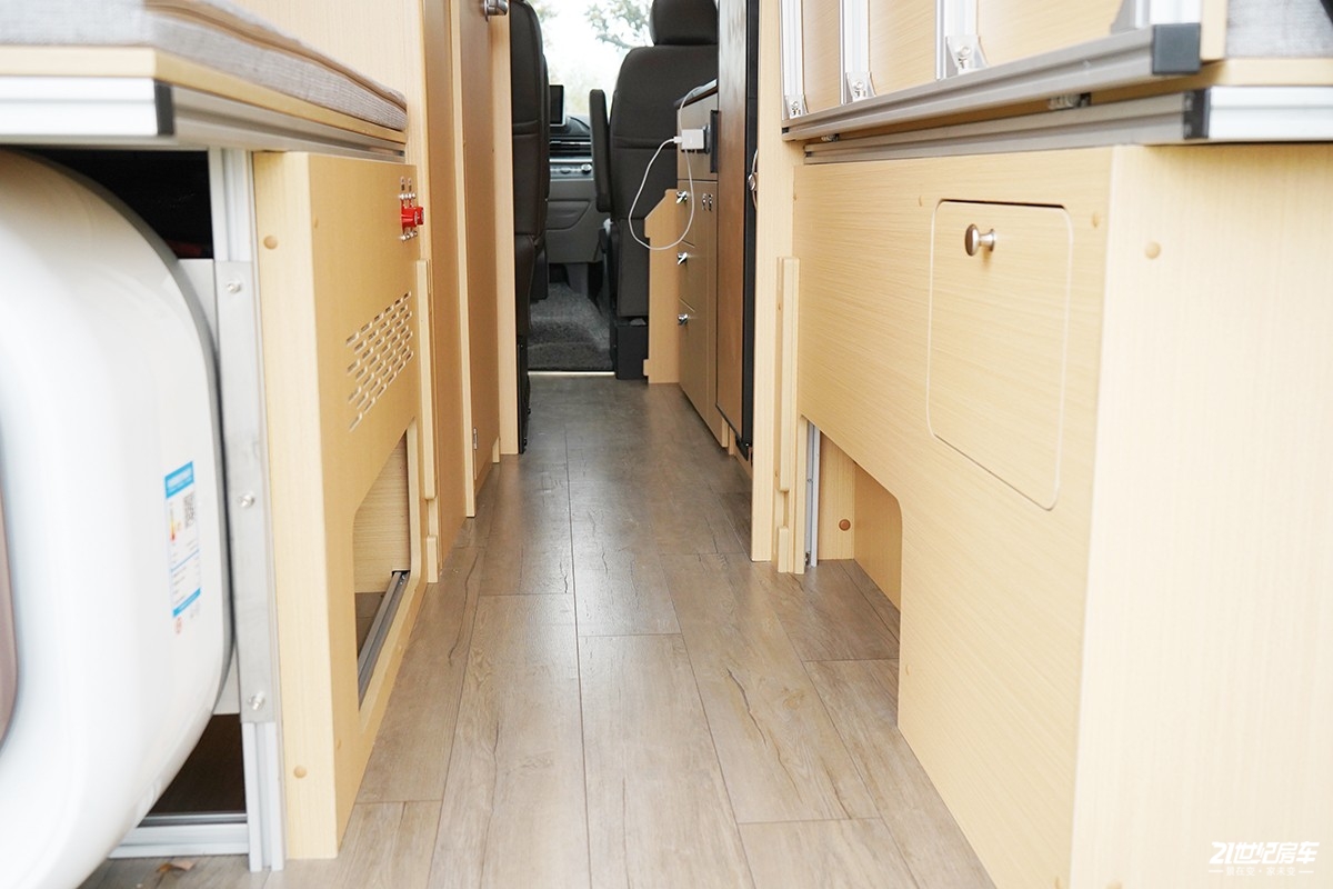 想要大空间?没门!恒温系统打造舒适二人世界,卫航V590B型房车