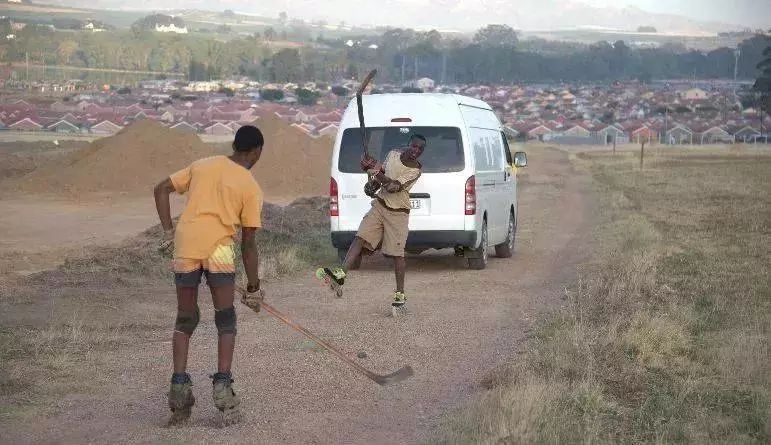 非洲真的很淘金吗?成千上万年轻人在非洲,留下中国品牌足迹