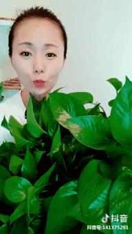 沉迷“花花世界”的41岁妈妈，她凭什么活得那么爽？