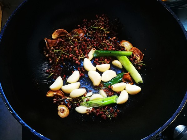 炸花椒油用鲜花椒好还是干花椒好,炸花椒油剩下的花椒如何处理