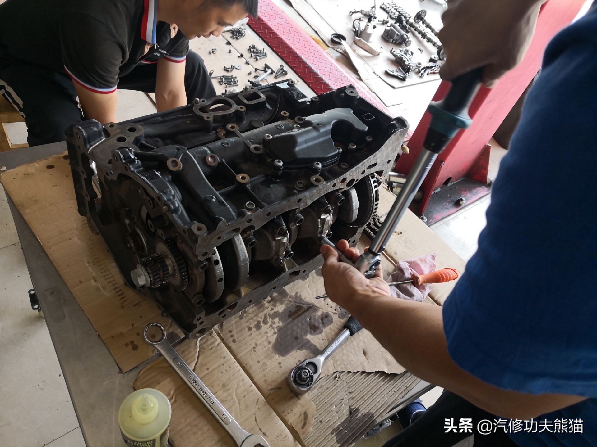 百年大众汽车品牌毁于烧机油？烧机油并非绝症，看看这台进口夏朗