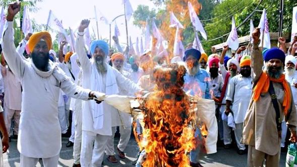 取消摩托车特技后，谁来解释印度阅兵式上的“演算数学题”表演