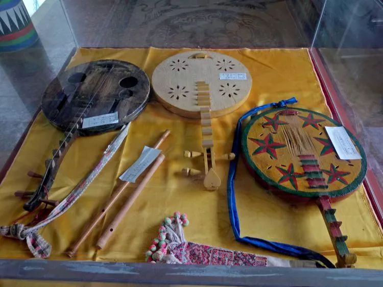 阿哲歌舞《绣嫁妆》赏析