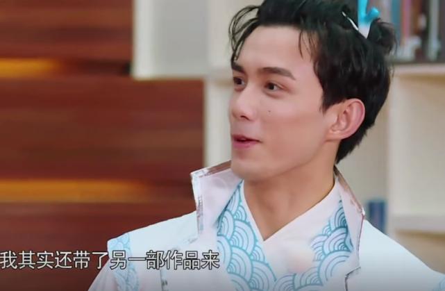 鹿晗见到白鹿的反应,鹿晗听到迪丽热巴的名字反应