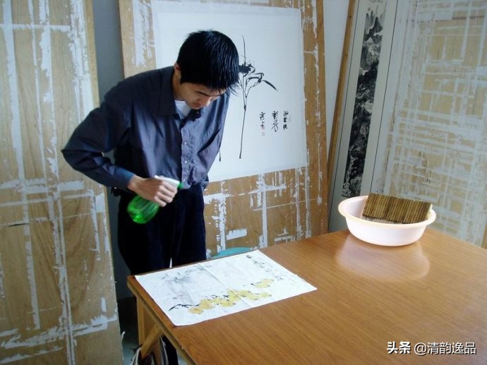 字画木框手工装裱全过程,字画装裱浆糊制作全过程视频