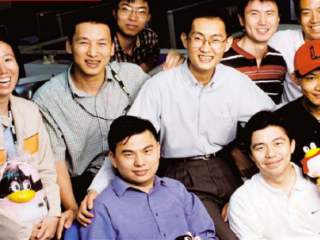 qq是在哪年诞生的,qq是谁创造出来的