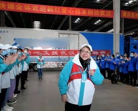 韩红暴瘦40斤后出街感言视频,韩红武汉回访