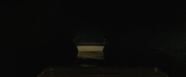 丈夫离奇自杀,竟化作鬼魂留在家中?看一眼镜子,没那么简单……