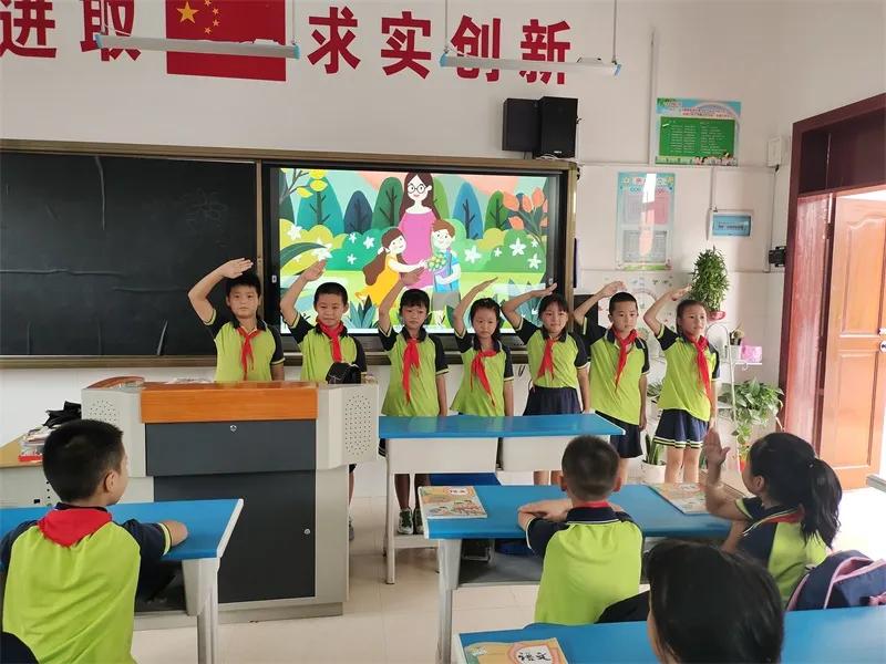 小学生教师节感恩教师活动简报,甘露寺小学开展献礼教师节活动