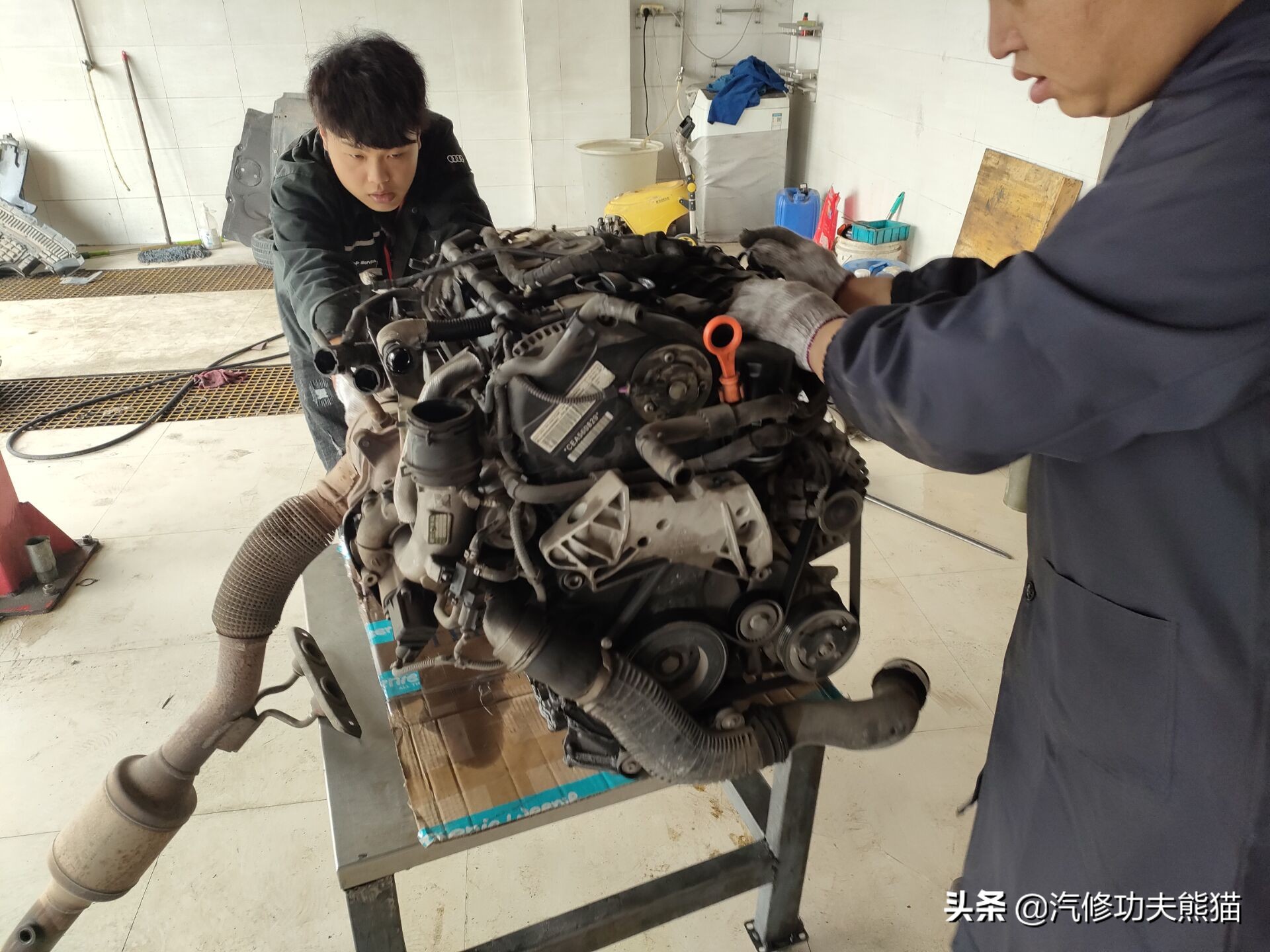 斯柯达昊锐烧机油维修视频,大众斯柯达昊锐1.8t烧机油