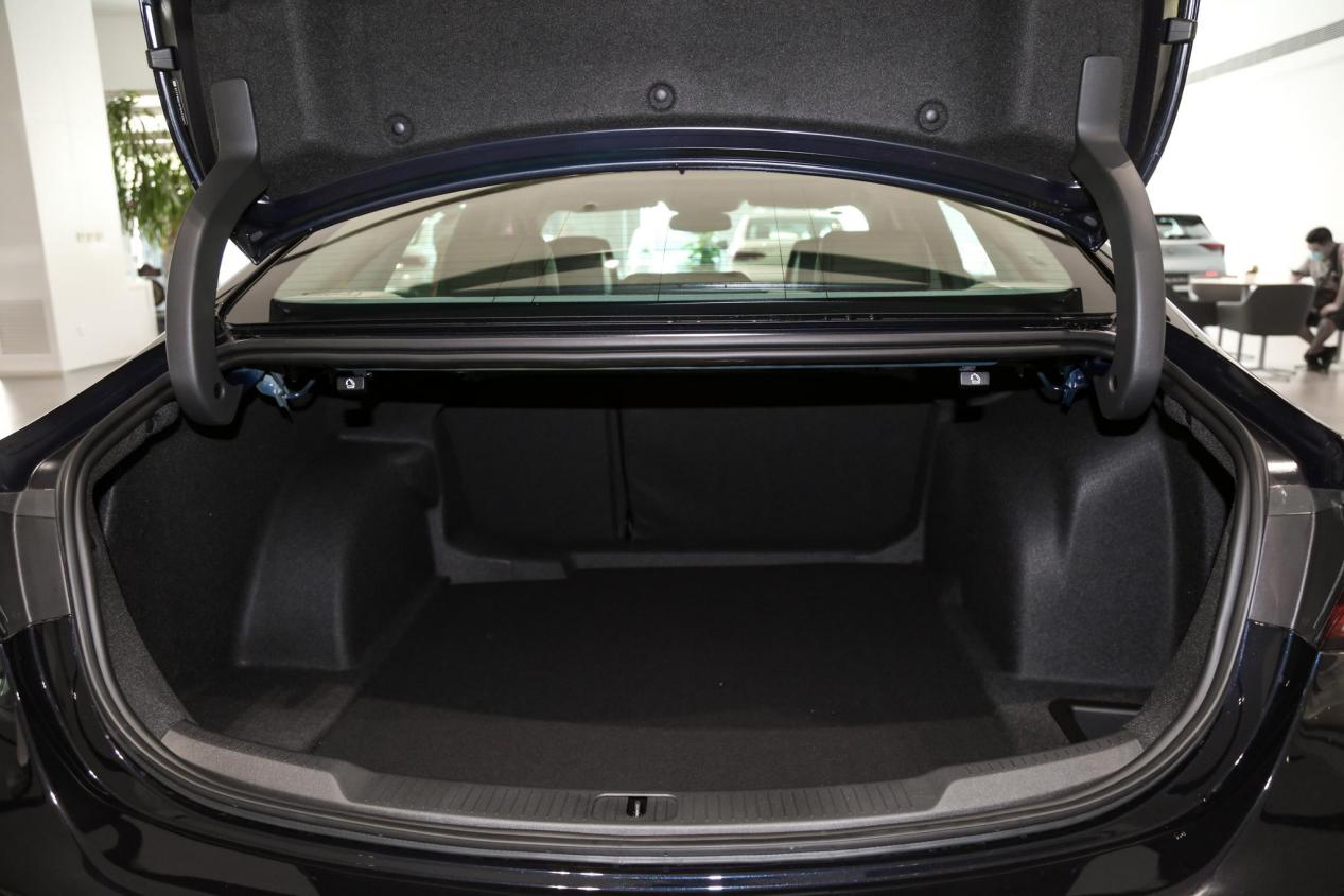 06款别克君越上市时有几种颜色,06年别克君越是国几