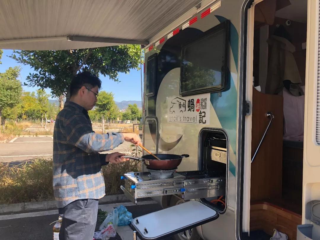 如何选一款适合自己的房车,如何选择合适自己的房车