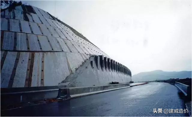 高速公路边坡支护技巧,土质高边坡支护方式建议