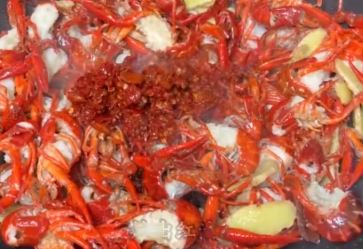 龙虾怎么做最快入味好吃,怎么做爆开的龙虾又脆又好吃