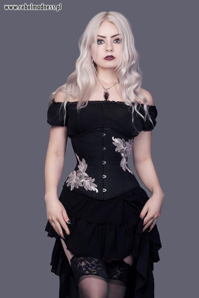 【魔幻时尚史】束腰：堪比刑具的变美工具