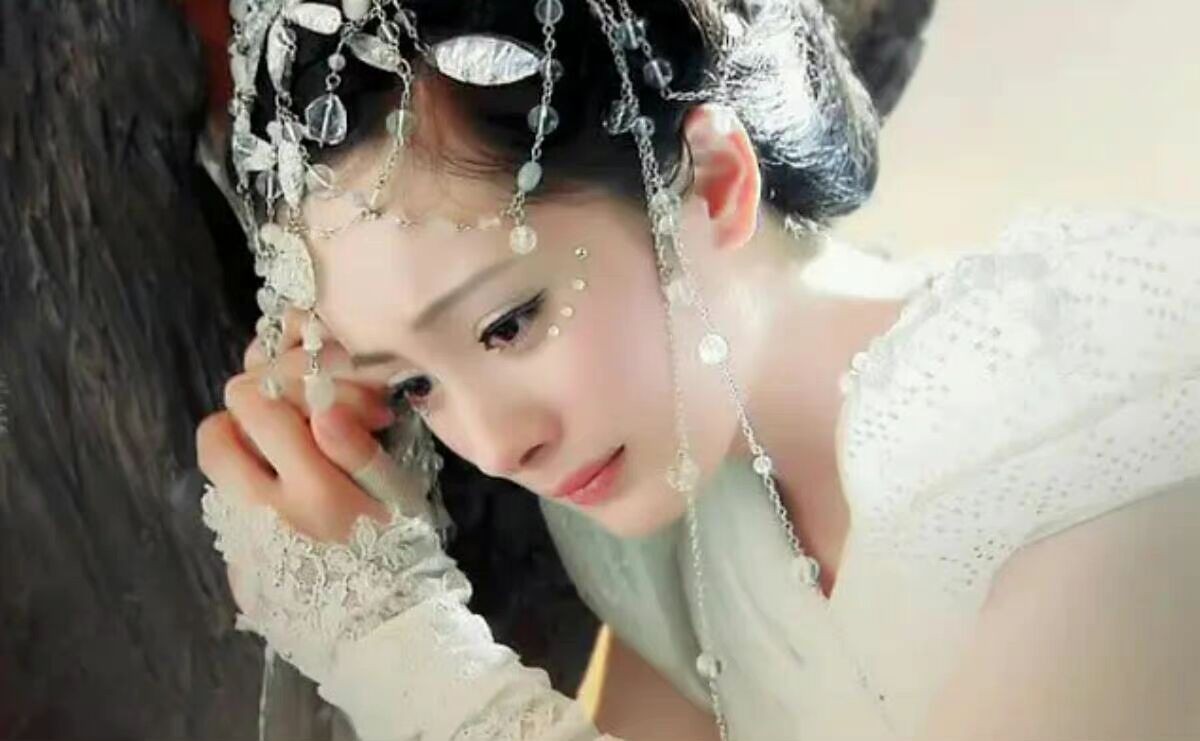 唐嫣迪丽热巴造型惊艳,杨幂迪丽热巴最新造型