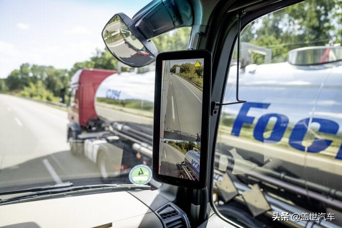 奔驰卡车电子倒车镜夜间模式,奔驰卡车后视镜有什么功能