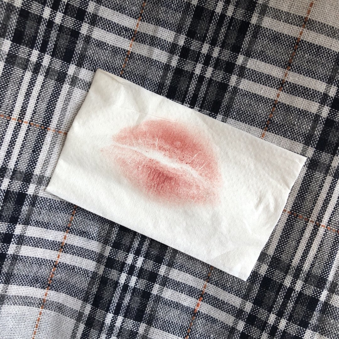 露华浓225深唇色测评,露华浓黑管润唇膏