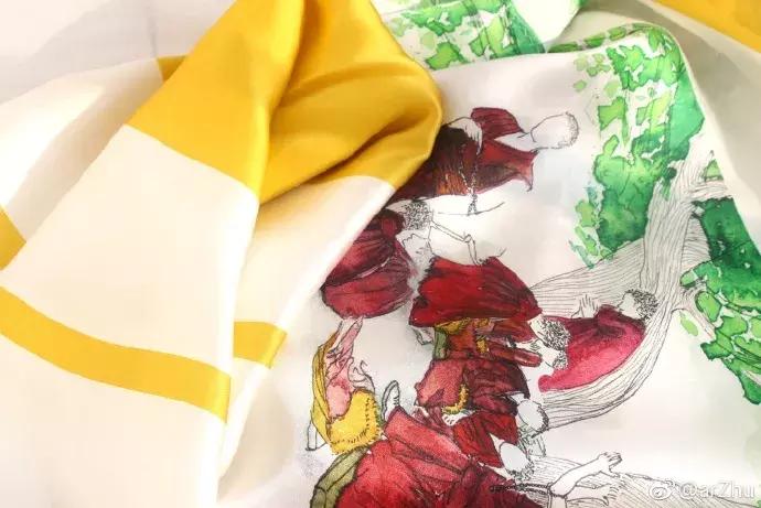 从服装外企高管到独立设计师,她把文学作品做成丝巾系在脖子上