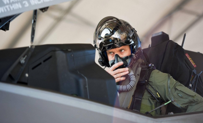 空军飞行员是最危险的工作吗,空军职业病