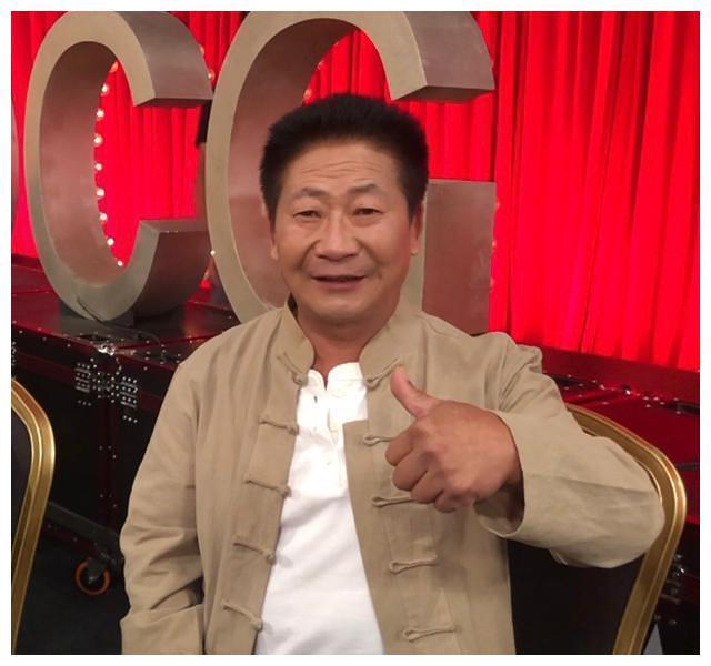 中国辣王李永志吃碎辣椒配白酒,中国辣王李永志讲哪里最能吃辣椒