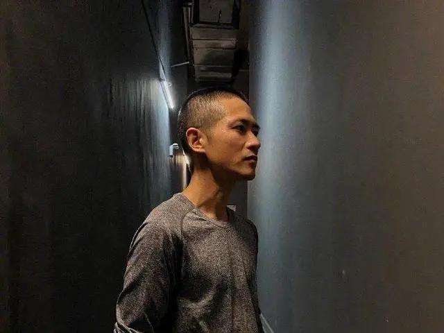 韩寒全身腹肌图片,韩寒李现腹肌