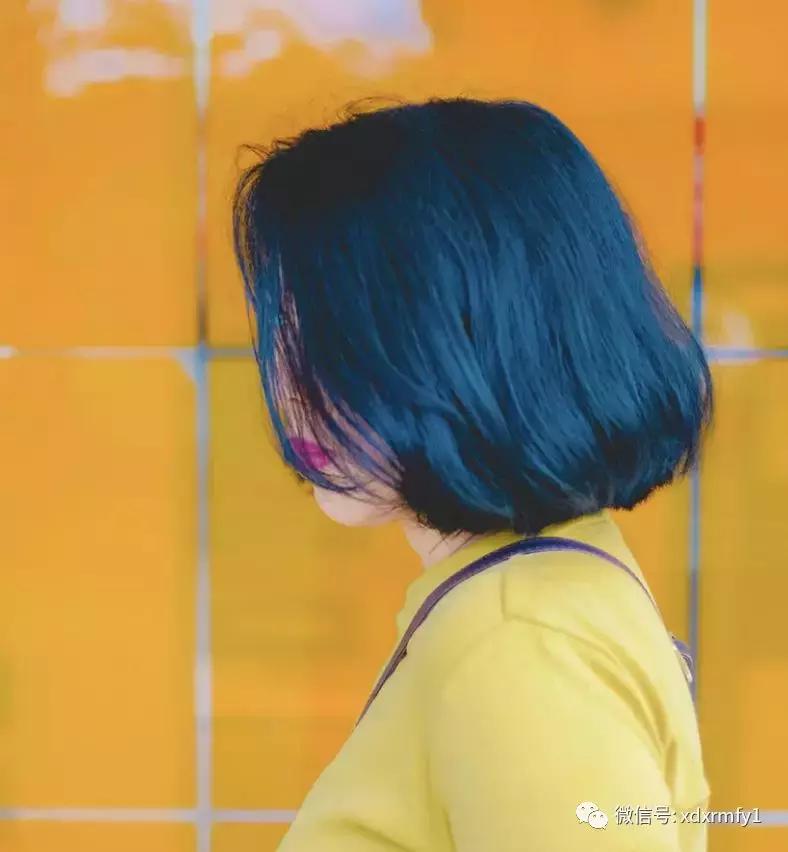 嚣张！一女子法庭上撕毁证据！法院：罚1.1万！责令其面对宪法悔过！