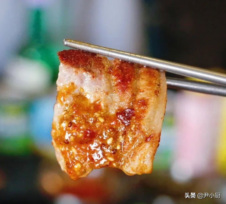 只需一口平底锅轻松搞定烧烤,在家用平底锅烧烤干净卫生又过瘾