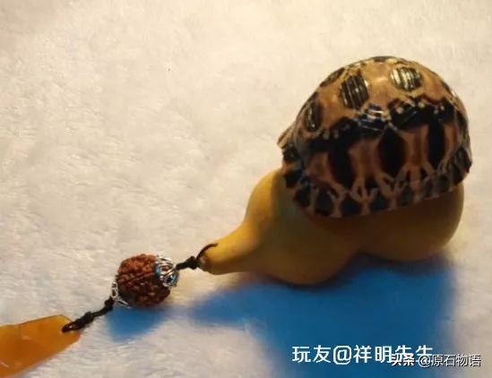 盘龟壳会玉化包浆后效果视频,龟壳盘多久玉化包浆起荧光