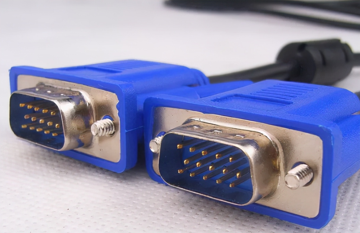 显示器用错电源适配器白屏,电脑显示器用错电源线