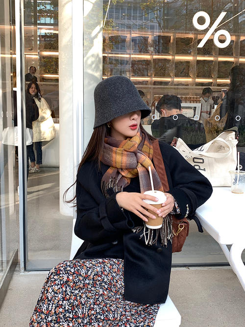 冬天戴围巾欧美,冬天围巾这样系百搭时尚