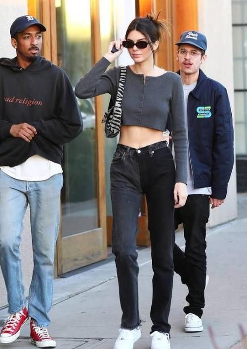 法棍包怎么搭配时尚,春夏百搭质感时尚法棍包