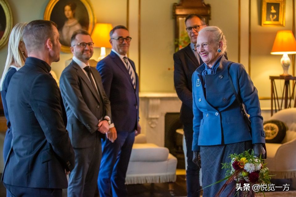 丹麦玛丽王妃穿搭图,丹麦玛格丽特女王穿搭