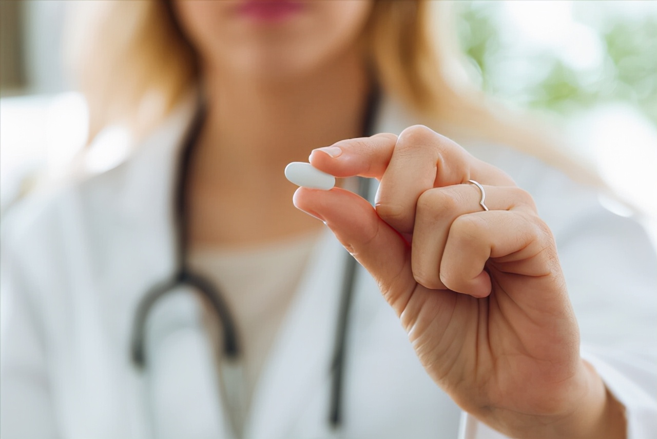 奥美拉唑女性,河南女子每天吃奥美拉唑养胃