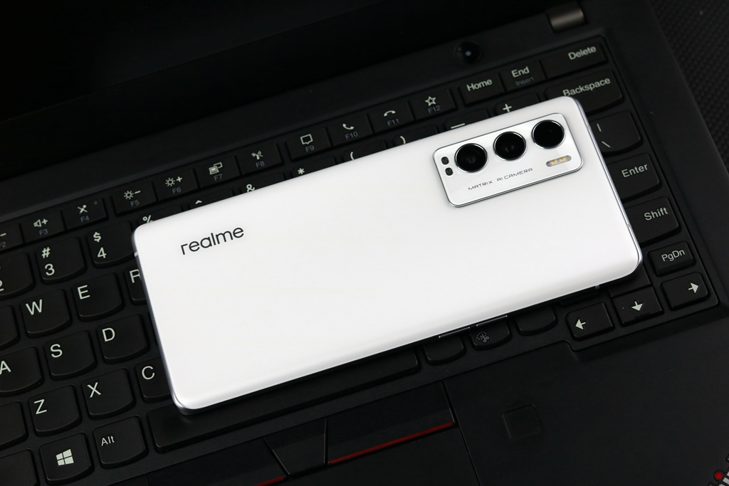 标准“水桶”级配置，realmeGT大师探索版评测，骁龙870+120Hz屏