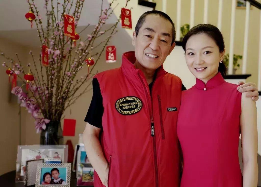 为生三胎代价大！张艺谋被罚巨款、佟大为女儿变领养、黄磊降职？