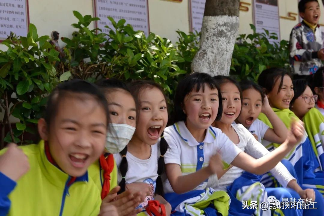 有限的场地无限的足球--新迎二小首届昆陆敦搏杯班级足球联赛开幕